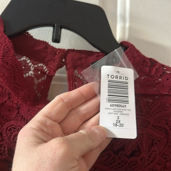 *FINAL* TORRID Mixed Lace High Neck Top: RED: NEW WITH TAGS: SIZE 2 - Picture 3 of 4